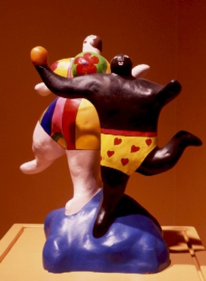 Niki de Saint Phalle, Two Figures (Les Deanseurs Sculpture), 1978, polychromed ceramic, Castellani Art Museum of Niagara University Collection